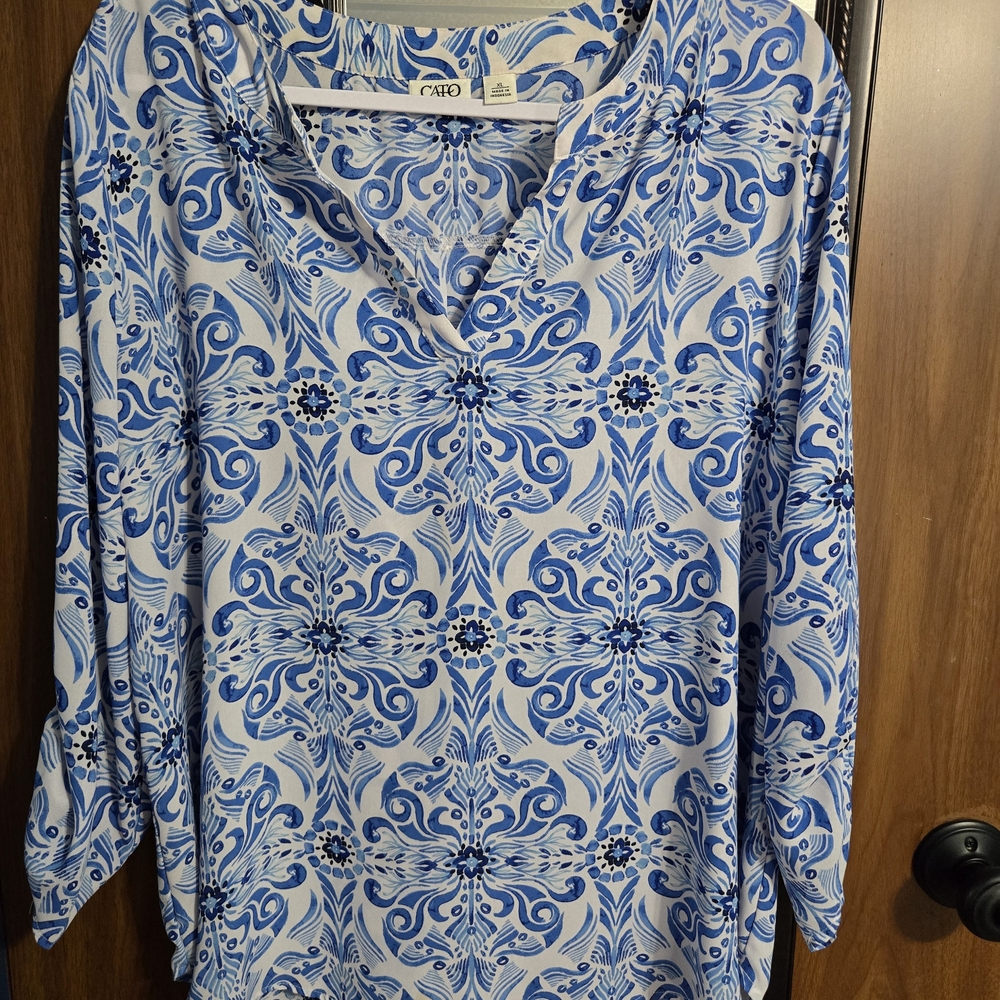 Chico's Blue and White Patterned Women's Top